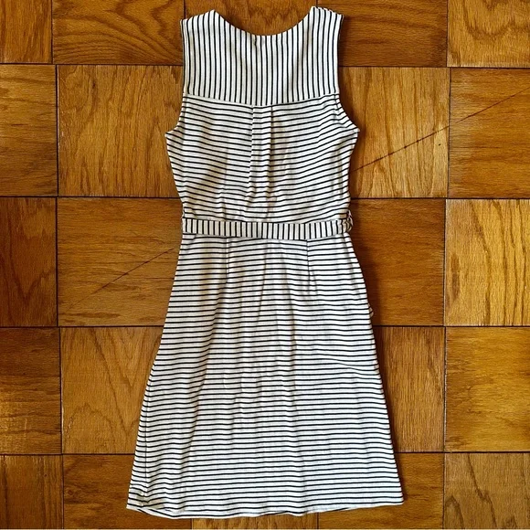 V-neck striped dress with pockets - Picture 2 of 5